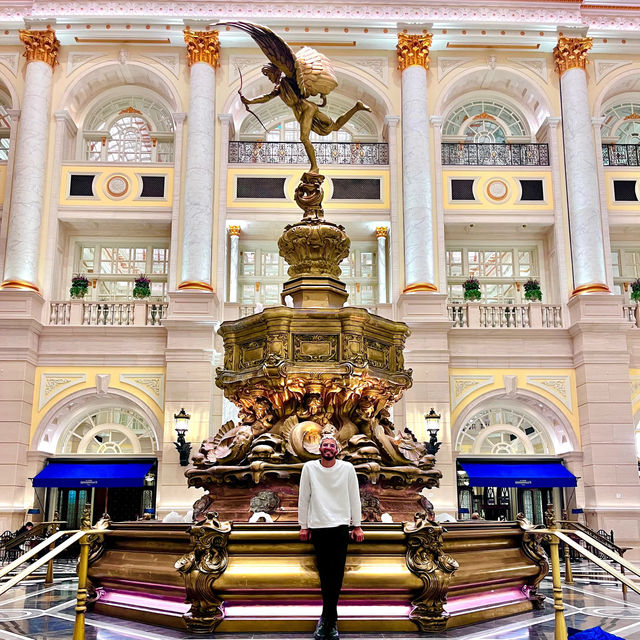 🌙😍 Daydream at the Venetian in Macau! ✨