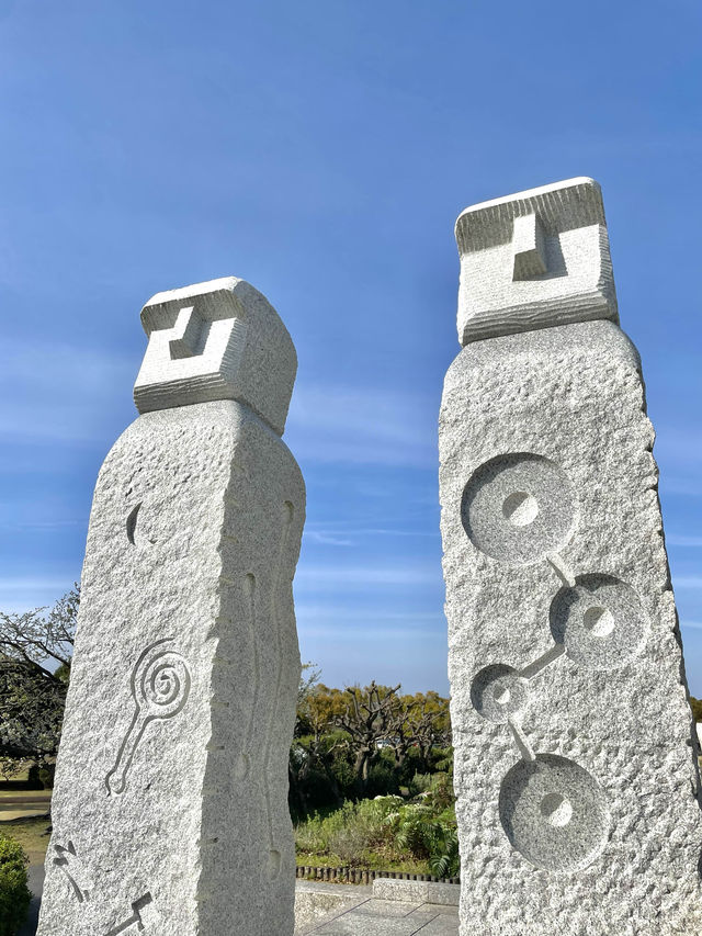 【静岡】浜松の公園にまるでモアイ像のような石人が！