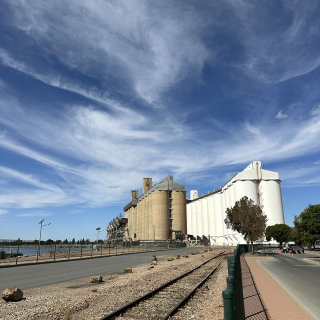 Explore  the port of giant silos 🏭