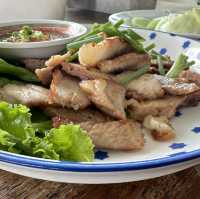 เจ๊แหม่ม ส้มตำลอยฟ้า