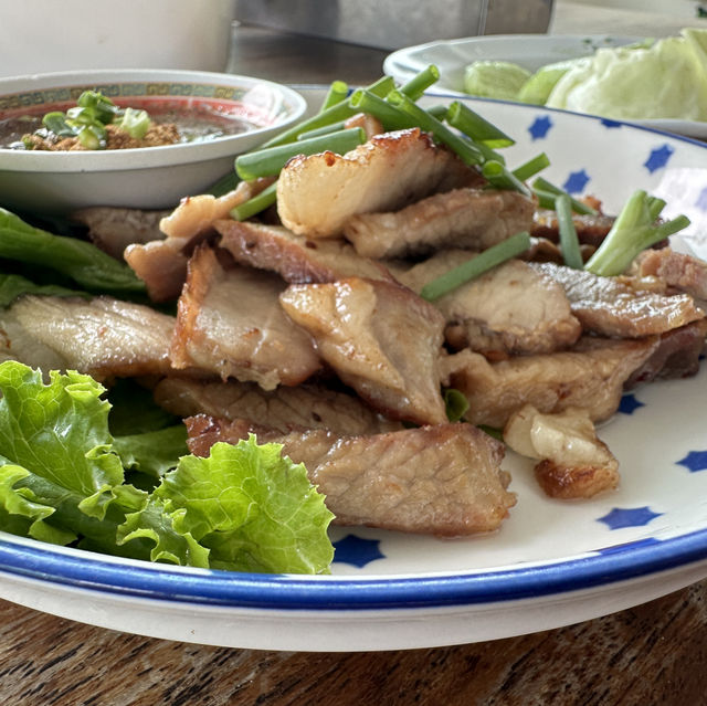 เจ๊แหม่ม ส้มตำลอยฟ้า