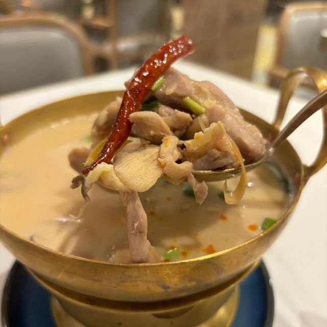 金鐘經典泰菜 椰子雞湯香濃滑溜