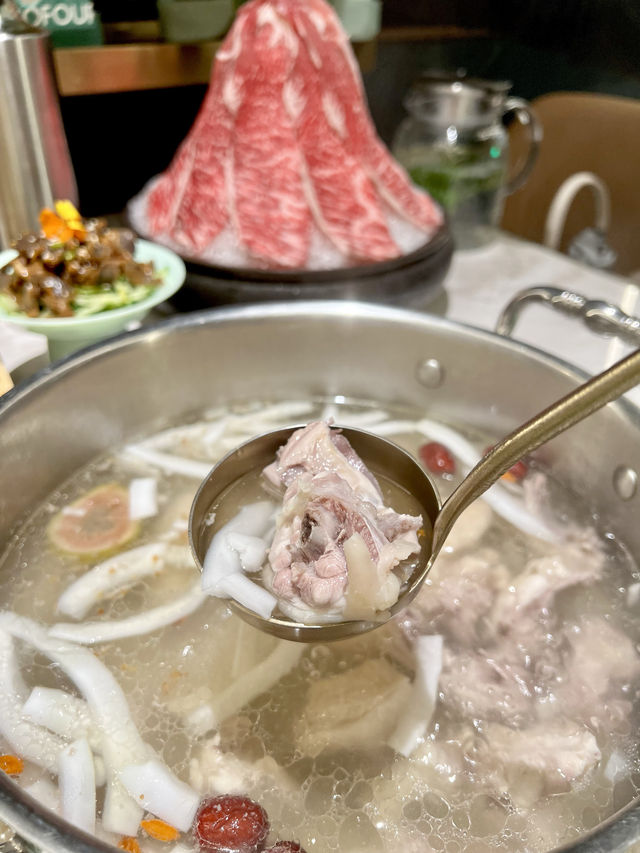  四季椰林海南椰子雞