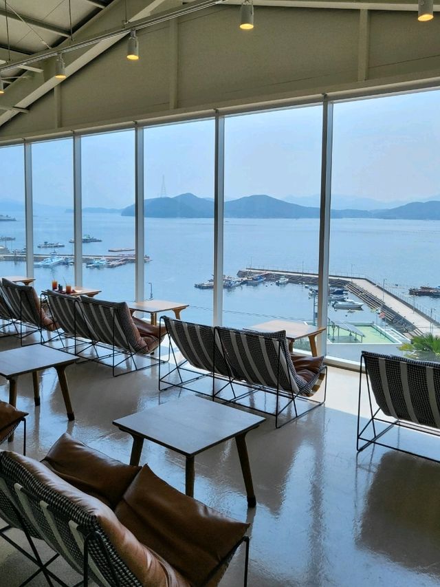 통영 오션뷰 대형카페 아르세