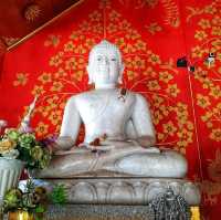 ชมสถาปัตยกรรมล้านนาประยุกต์ที่วัดฝั่งหมิ่น