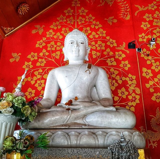ชมสถาปัตยกรรมล้านนาประยุกต์ที่วัดฝั่งหมิ่น