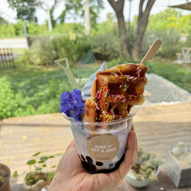 The life garden cafe จ.เพชรบุรี