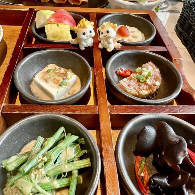 颱風天的美食（布納咖啡館）椒鹽豬腳.非吃不可餐廳