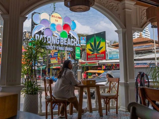 คาเฟ่มูทดีหาดป่าตอง ถ่ายรูปสวย อาหารอร่อย