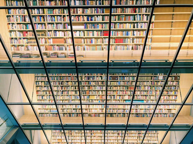 里加個樣好特別嘅現代建築