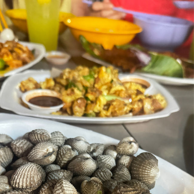 Singapore Famous Hawker Local Food at 85 Bedok. 