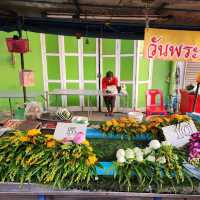ตลาดเช้าริมน้ำเมืองอุทัยธานี