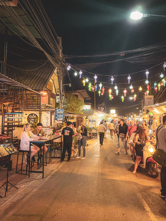 Pai Walking Street: A Vibrant Nighttime Bazaar