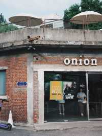 首爾必訪咖啡廳｜Onion 聖水店：工業風與廢墟美學的完美結合