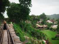 นั่งรถไฟเที่ยวกาญจนบุรี