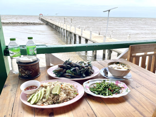 ร้านอาหารขอบฟ้า ลาตะวัน จ. สมุทรปราการ