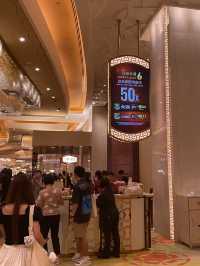 Surprise in MGM Macau 🦁🇲🇴 Free food & drink!