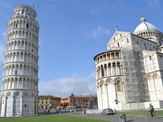 A tower with an angle, the Leaning Tower of Pisa
