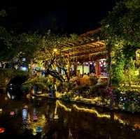 See all the colors of the rainbow in Lijiang