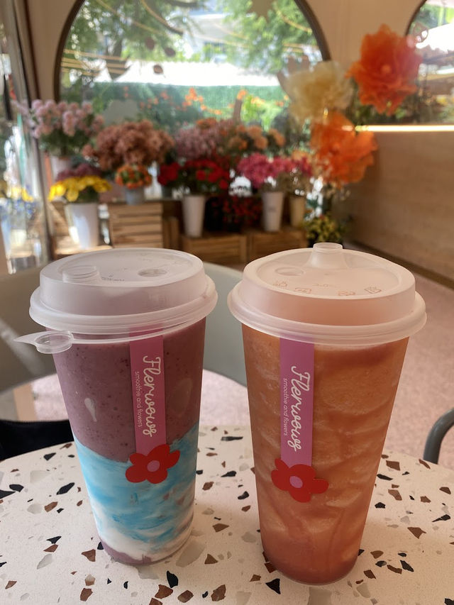 🍰🌟 Flerwows smoothie and flowers