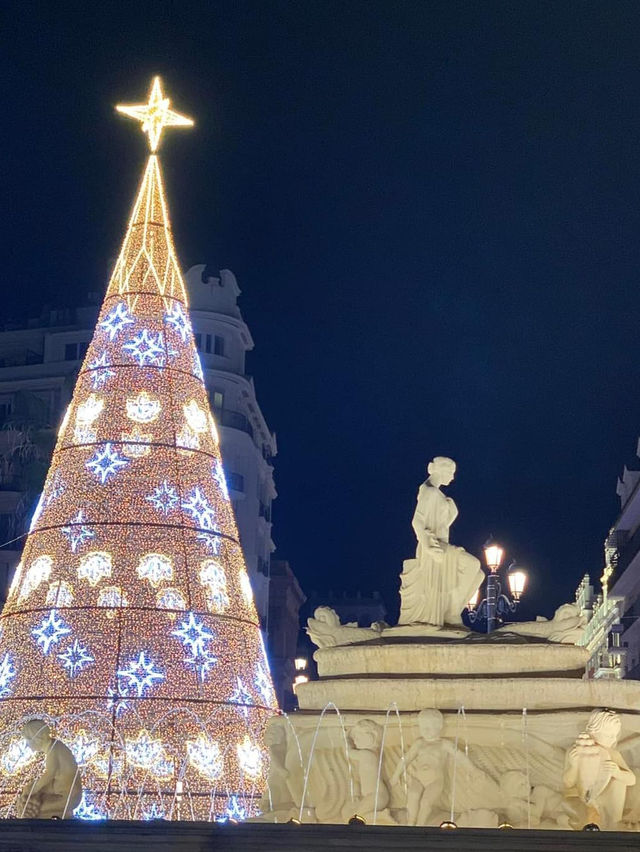 💜💙Stunning and Festive Seville💜💙A must-see😍