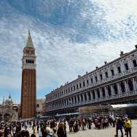 "Exploring Venice by Kayak: A Unique Perspective on the City"