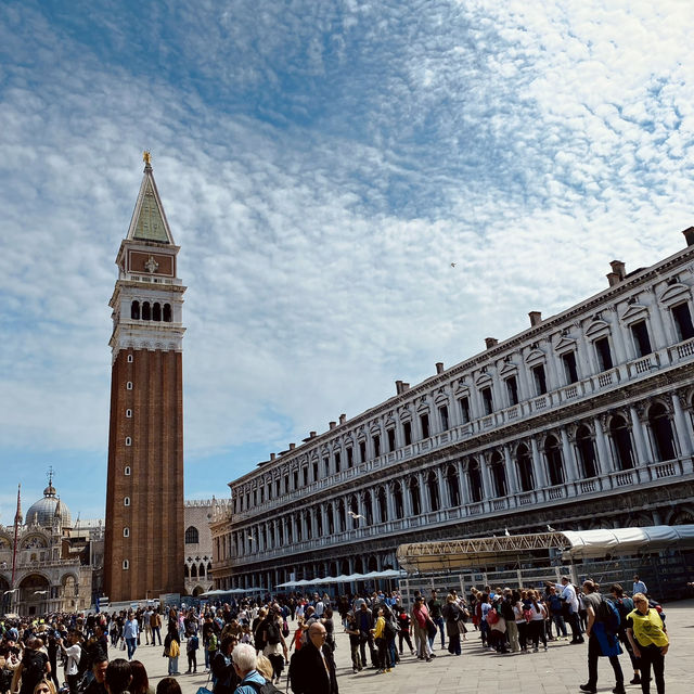 "Exploring Venice by Kayak: A Unique Perspective on the City"