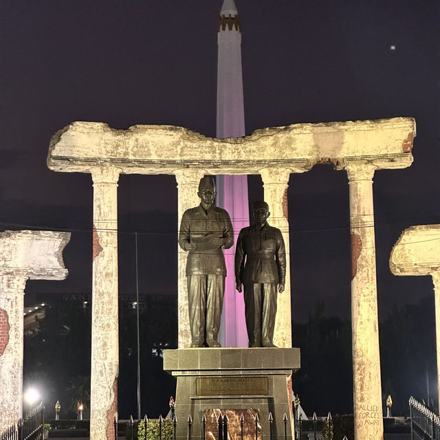 Discovering the Charms of Surabaya: A City Full of Life! 🏙️✨