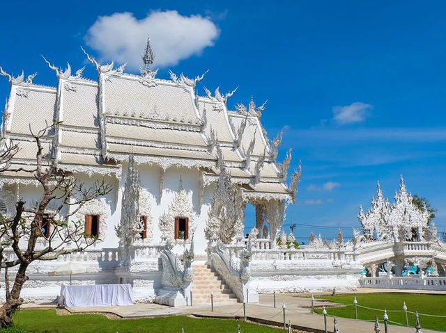 วัดร่องขุน หนึ่งในแลนด์มาร์คเชียงรายที่ต้องไป