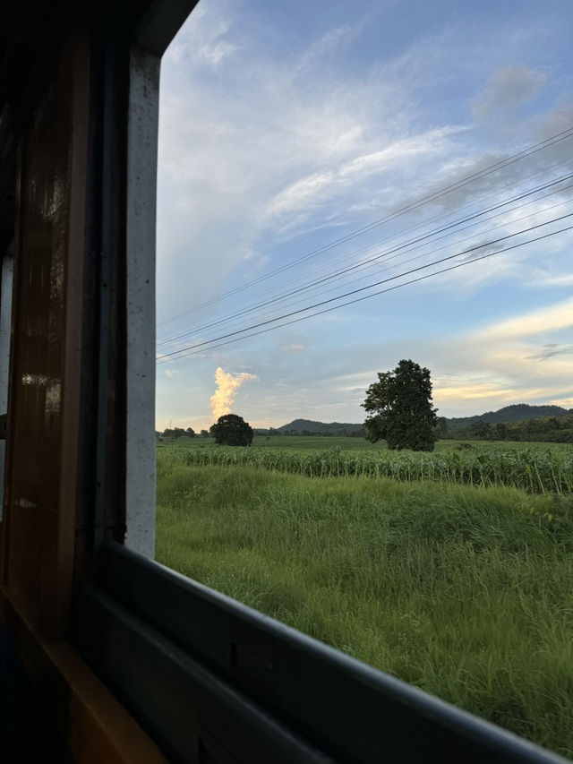 นั่งรถไฟเชียงใหม่-แพร่ | ฤดูฝน 🚃⛰️🌿🌳
