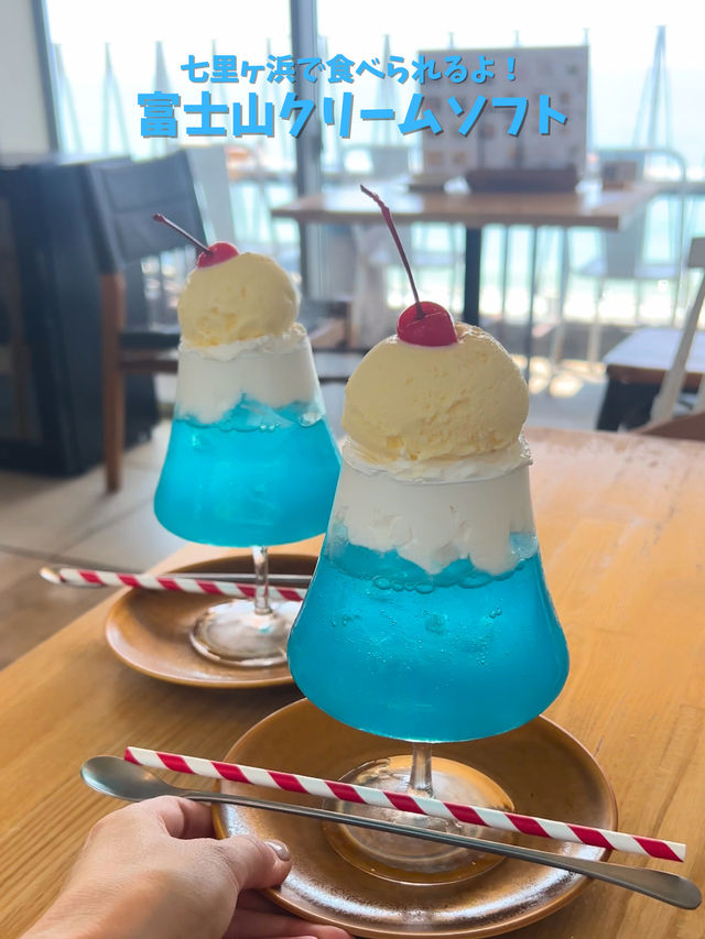 「可愛すぎる！」と話題の富士山クリームソーダ🗻