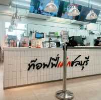 ท๊อฟฟี่เค้กชลบุรี สาขาบางแสน