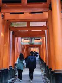 Fushimi Inrai หรือวัดเสาแดงที่เกียวโต ⛩️✨
