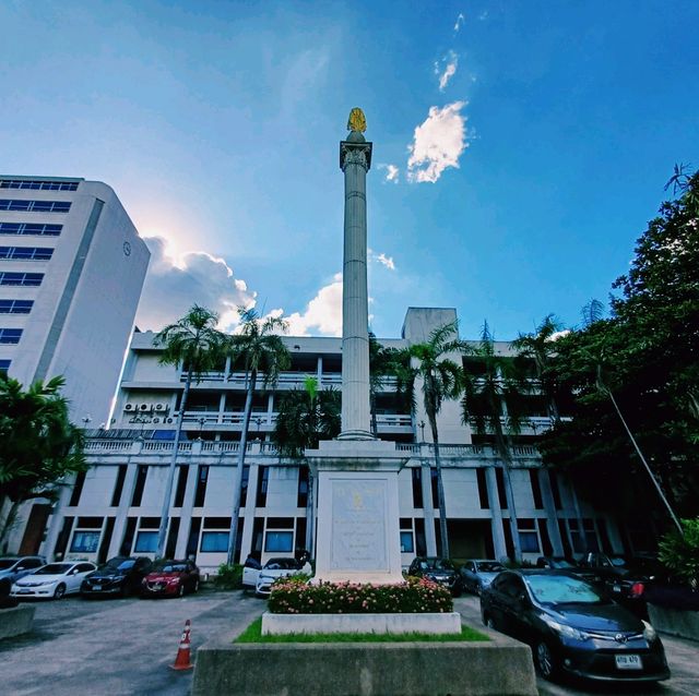 泰國曼谷最美歐式花園大學景點:易三仓大学，絕美泰式廟宇建築結合歐式綠洲花園，適合打卡拍照📸