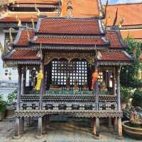 คนเกิดปีจอ สักการะพระธาตุ ที่วัดเกตการาม