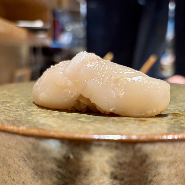 【大阪・中津】良心的な価格で熟成江戸前鮨が味わえる「鮨 あまと」