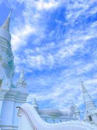 ชมความงดงามของเจดีย์ 100 ยอด วัดไผ่โรงวัว