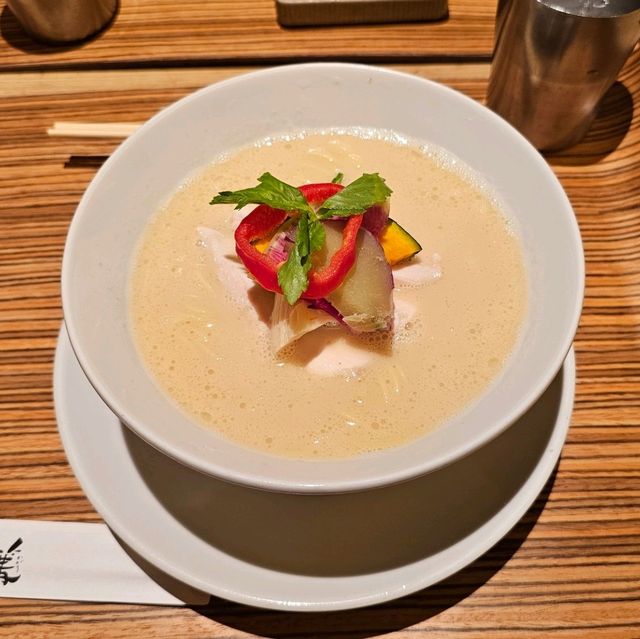 大阪梅田必吃，濃郁香滑的雞白湯拉麵〔篝拉麵〕