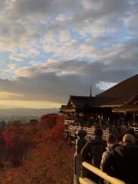 Sunset at Kiyomizudera: A Dreamy Autumn Experience in Kyoto
