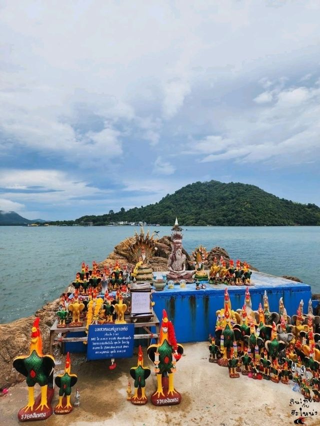 เจดีย์กลางน้ำ 🛕🌊 จันทบุรี