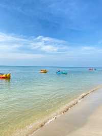 พักผ่อนชิล ๆ ริมทะเลที่หาดบางแสน 🌊