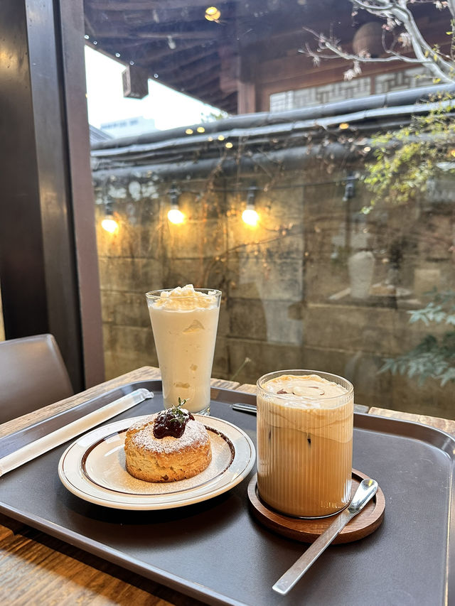 ์ ์ฃผํ์ฅ๋ง์์ ์์นํ ๊ฐ์ฑ ์นดํ ์ ์ฃผํ์ฅ๋ง์์ ์์นํ ๊ฐ์ฑ ์นดํ