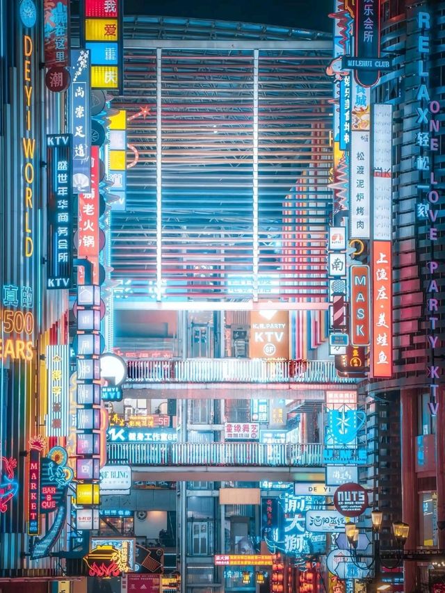 重慶來福士絕美夜景🤩，不來這裏打卡就白活了📸 真的超級出片🤍