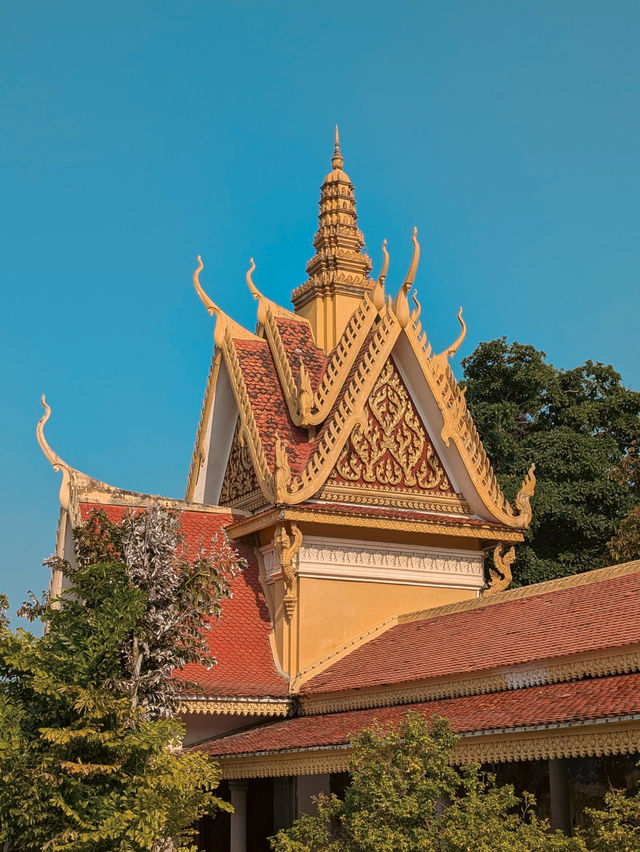 👑 The Royal Palace in Phnom Penh: Luxury, History, and the Spirit of Cambodia 🇰🇭