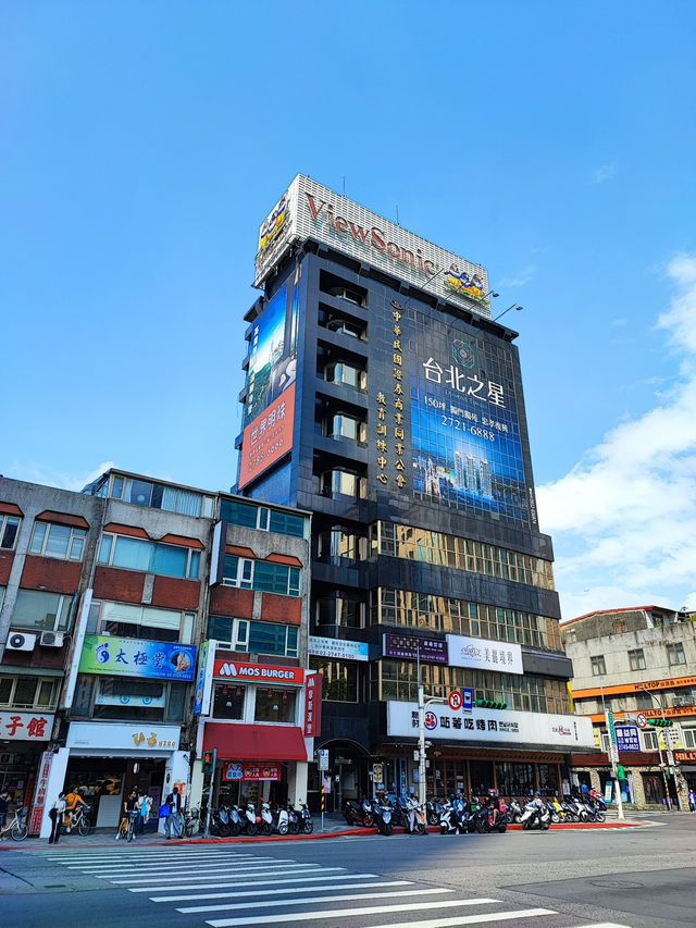 台北捷運市政府站一日遊：都市繁華與文化的交織🌆🏙️