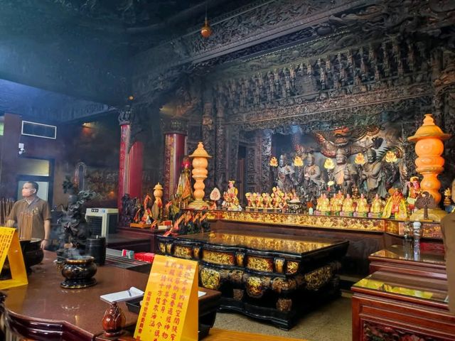 ขอพรองค์เทพจี้กง วัดกลางหุบเขา ริมแม่น้ำ Bazhang