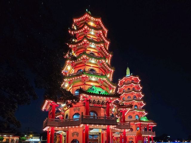 【高雄】夜の龍虎塔