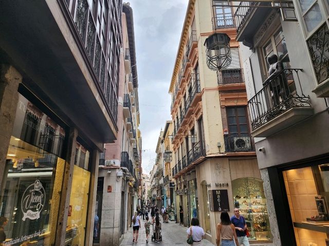 [🇪🇸グラナダ] 美食の街で食べ尽くし！絶品タパスとスイーツ巡り
