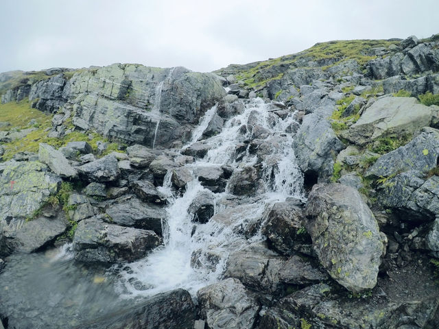 【ノルウェー】絶景すぎる断崖！奇跡の岩・トロルトゥンガ🏔️✨