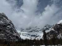 Mount Siguniang's Snowy Splendor